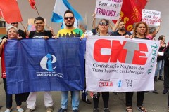 Manifestação dos educadores e educadoras do Paraná contra os desmontes na Educação